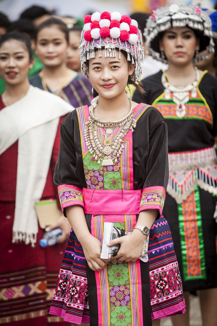 Fille en robe traditionnelle - Luang Prabang - Laos
