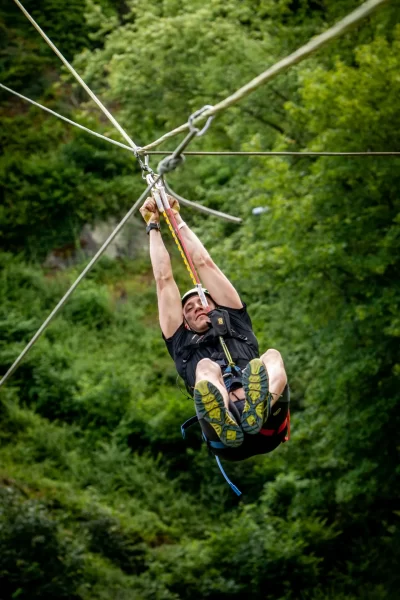 Hunger-race-tyrolienne