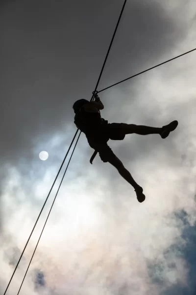 Hunger-race-tyrolienne